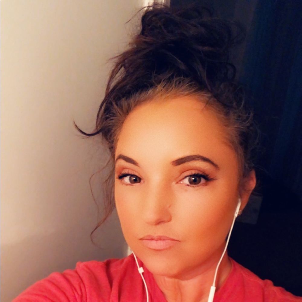 Meet your Posher, Crystal